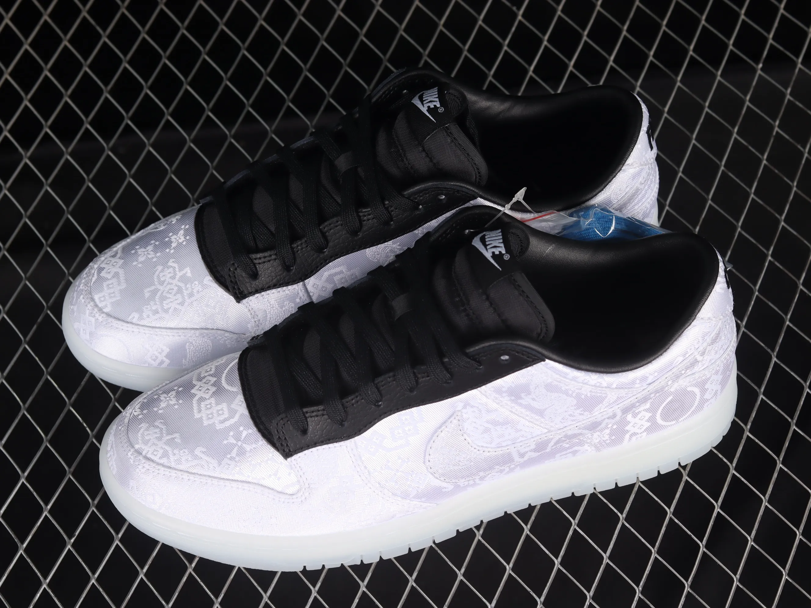 All Categories Nk SB Dunk Series Nk SB Dunk Low Low-top sneakers LW version Nk Dunk Low x Fragment